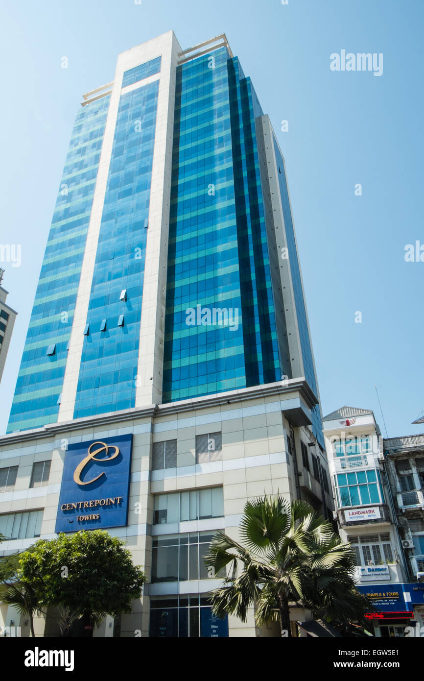 Centrepoint torri, e moderno grattacielo nel centro di Yangon,Rangoon, Birmania, Myanmar, Foto Stock