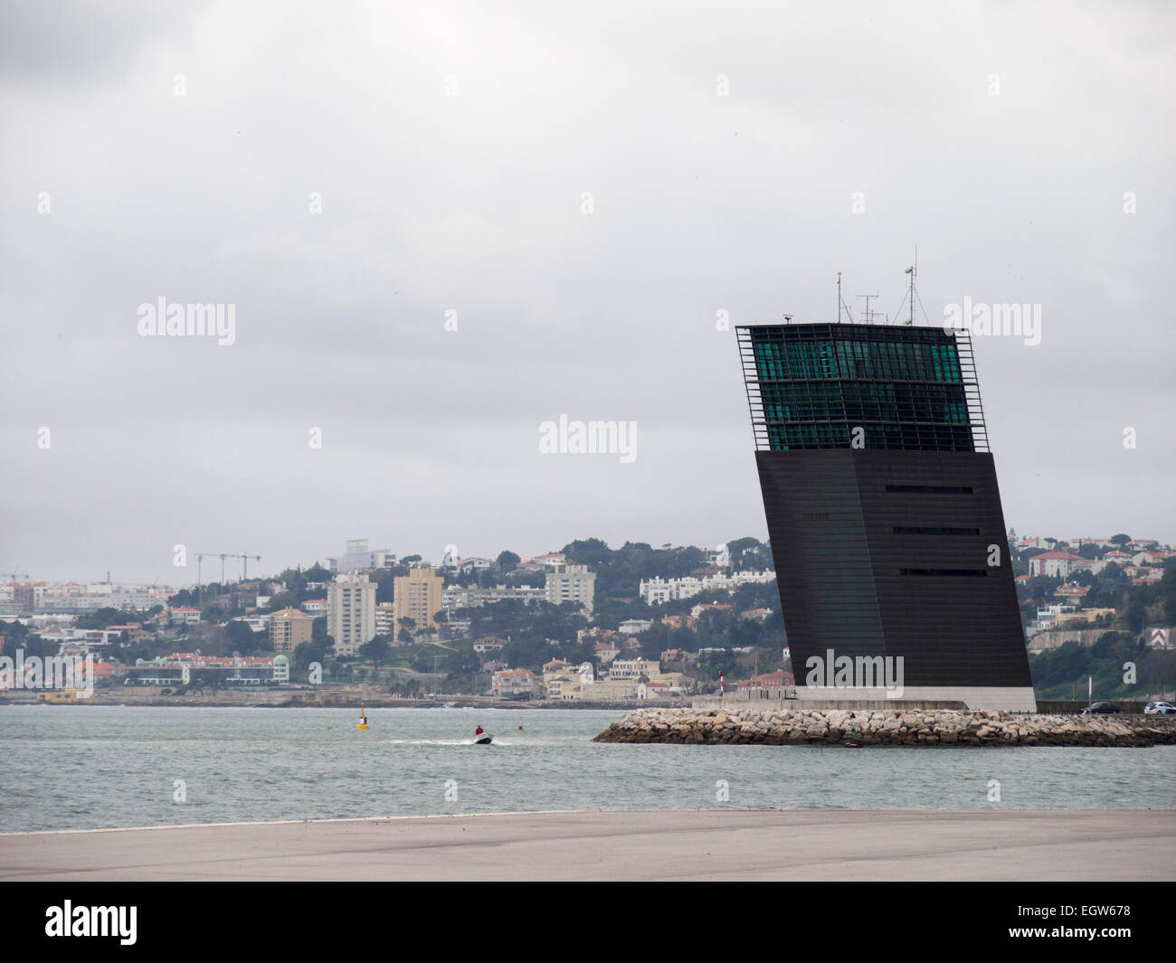 Per il controllo del traffico marittimo torre centrale a Lisbona, Portogallo, Europa Foto Stock