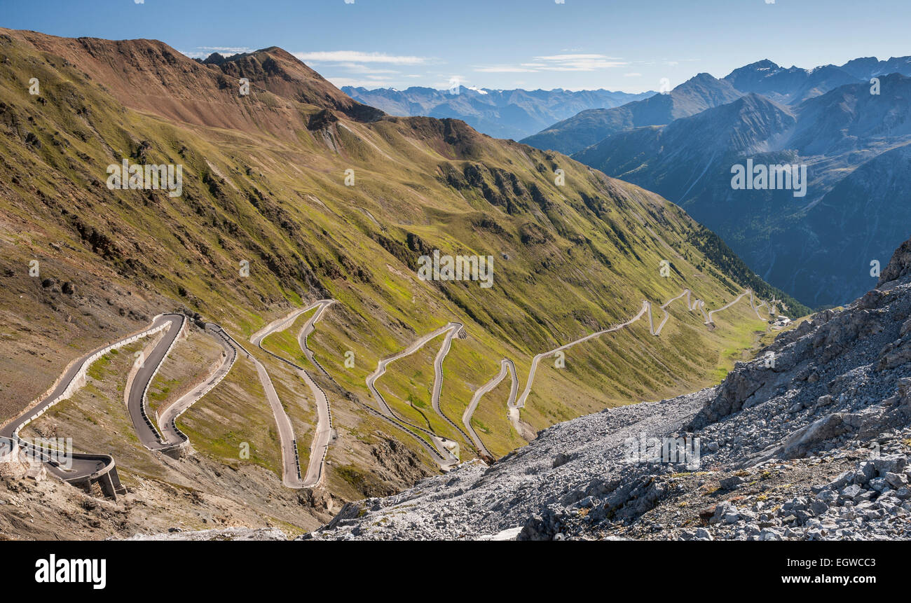 Strada per il Passo dello Stelvio, Alpine road, rampa orientale, Parco Nazionale dello Stelvio, Stelvio, Alto Adige, Trentino Alto Adige, Italia Foto Stock