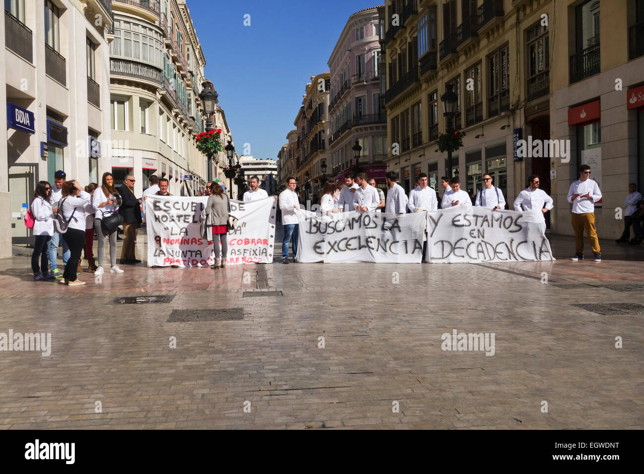 Dimostrazione, street la protesta per gli stipendi non pagati di culinaria Scuole nelle città, Malaga, Andalusia, Spagna. Foto Stock