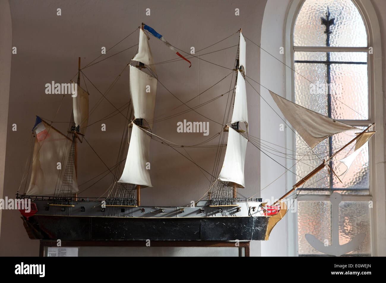 Un modello di nave in Sailor's Chiesa a Ramsgate Kent. Foto Stock