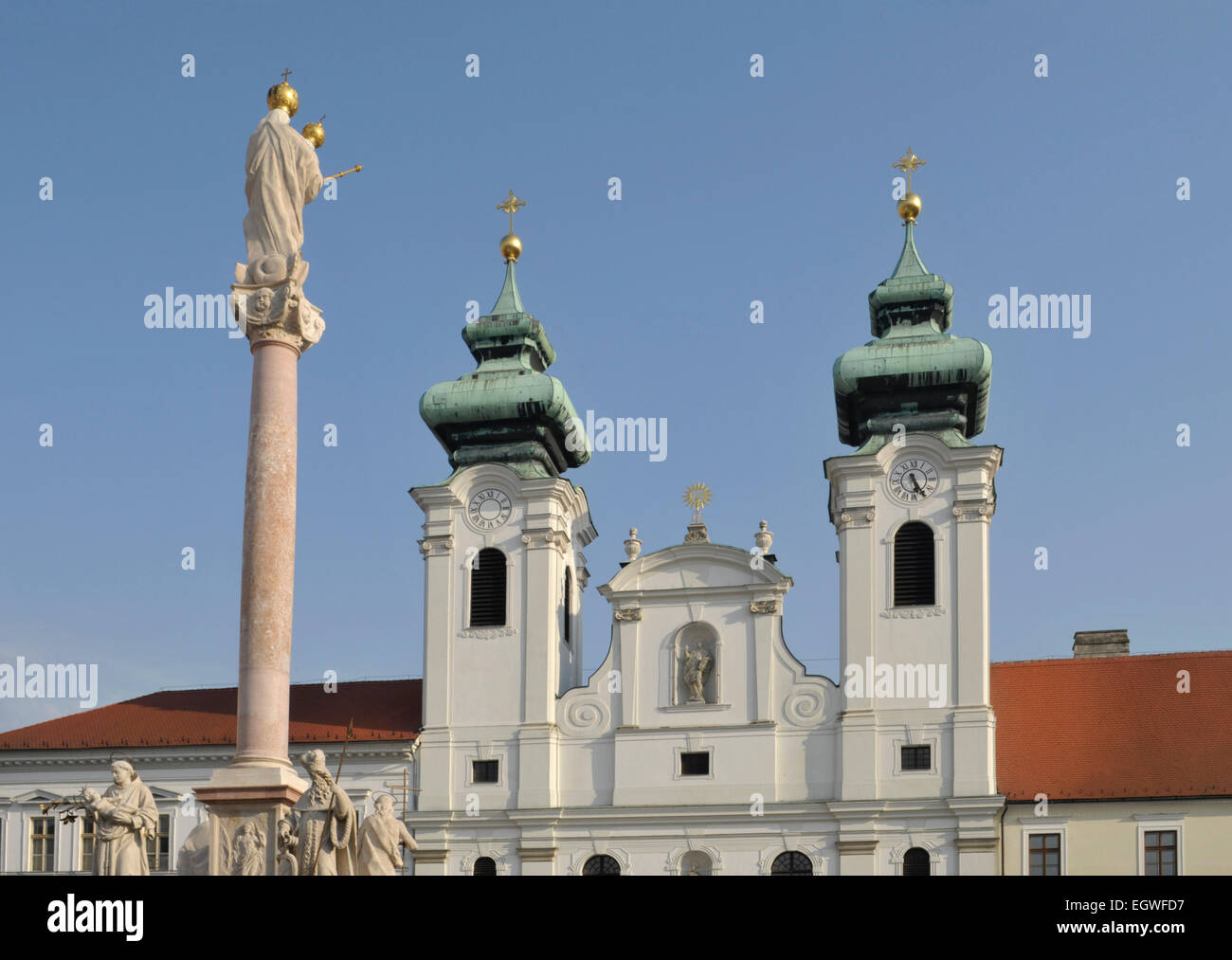 Sant Ignazio Chiesa e colonna della Vergine Maria in Piazza Szechenyi, Gyor, Western oltre Danubio, Ungheria Foto Stock