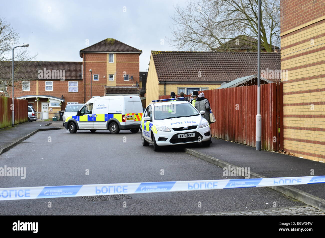 Barton corte, Barton Hill, Bristol, Regno Unito. 3 Marzo, 2015. Come risultato delle nuove informazioni ricevute la scorsa notte,polizia cercando mancante di sedici anni Becky Webb hanno trovato le parti del corpo a corte di Barton, Barton Hill in Bristol. Becky sparito dalla sua casa di più di una settimana fa. Credito: Robert Timoney/Alamy Live News Foto Stock