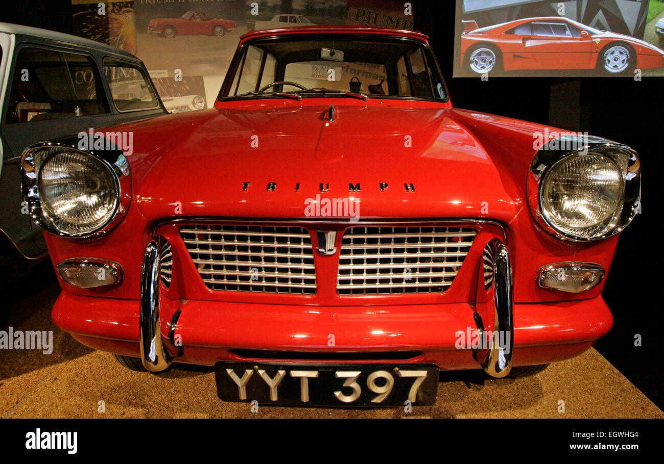 Un 1960 Triumph Herald saloon presso il National Motor Museum, Beaulieu, Inghilterra Foto Stock