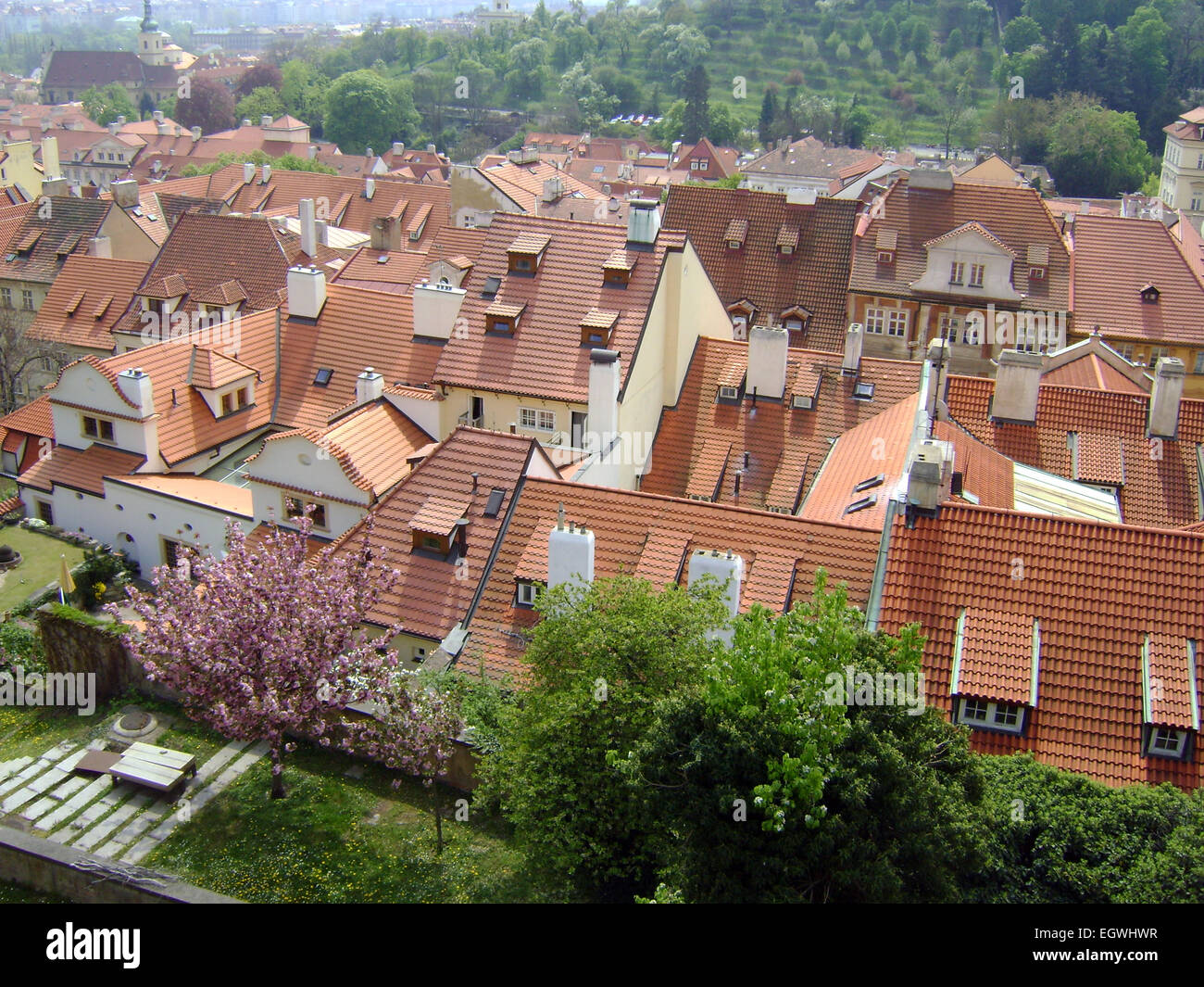 Vista sui tetti della vecchia e ben conservato di città di Praga. Foto Stock