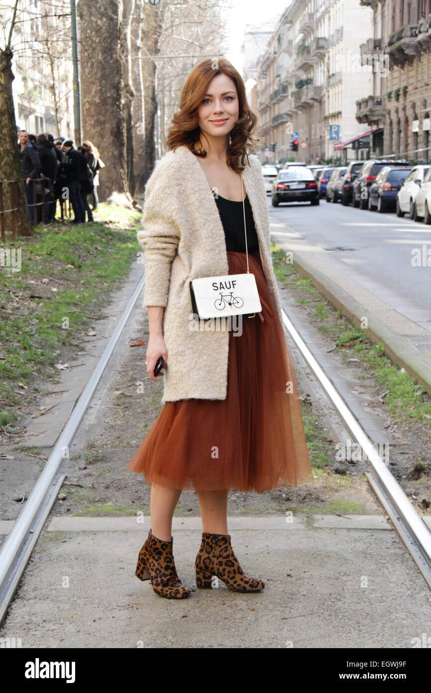 Aksinia Vine arrivando al Dolce & Gabbana pista spettacolo a Milano - Marzo 1, 2015 - Foto: Pista Manhattan/Paolo diletto Foto Stock