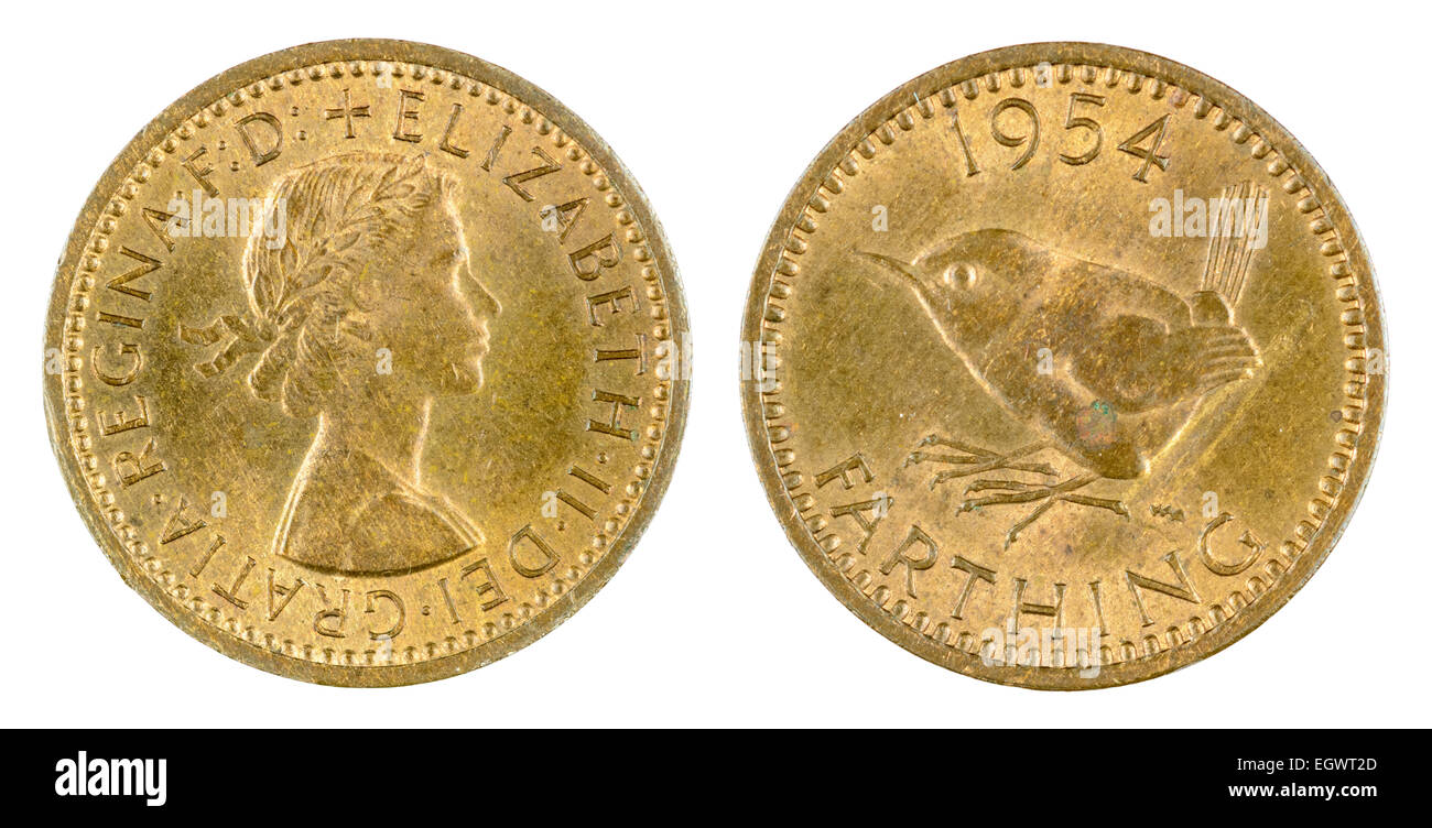 Farthing coin. Primo piano di entrambi i lati di un vecchio British pre-decimale Farthing coin su uno sfondo bianco. Ritaglio. Foto Stock