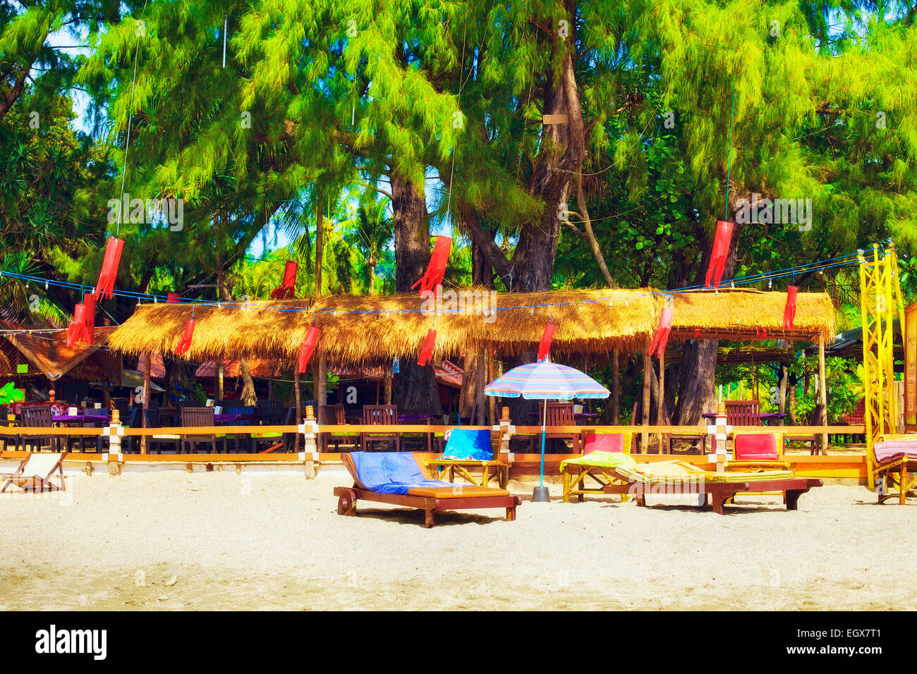 Tradizionale resort tropicale in Koh Lanta, Thailandia Foto Stock