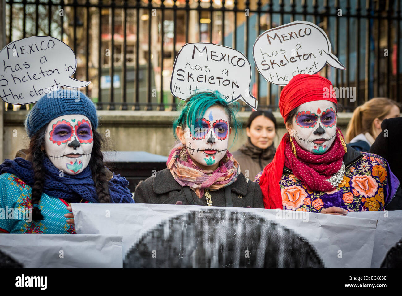 Londra, Regno Unito. 3 Marzo, 2015. Protesta contro il presidente messicano Peña Nieto U.K. visita Credito: Guy Corbishley/Alamy Live News Foto Stock