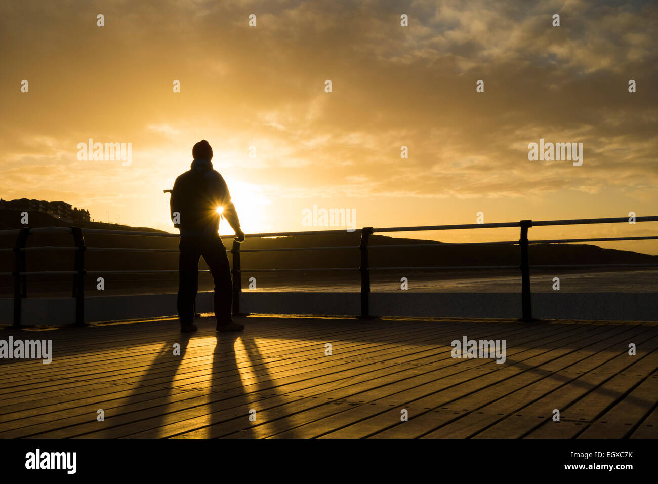 Salburn dal mare, UK. 3 Marzo, 2015. Meteo: un colorato cielo di Saltburn il molo vittoriano al tramonto su un fresco e piccante martedì sulla costa nord est di credito: ALANDAWSONPHOTOGRAPHY/Alamy Live News Foto Stock