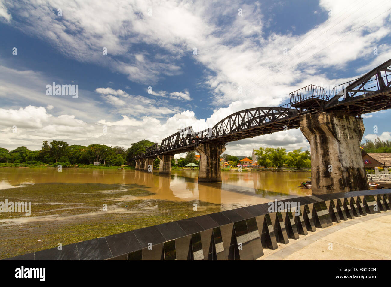 Il fiume Kwai Bridge, Kanchanaburi, Thailandia. Foto Stock