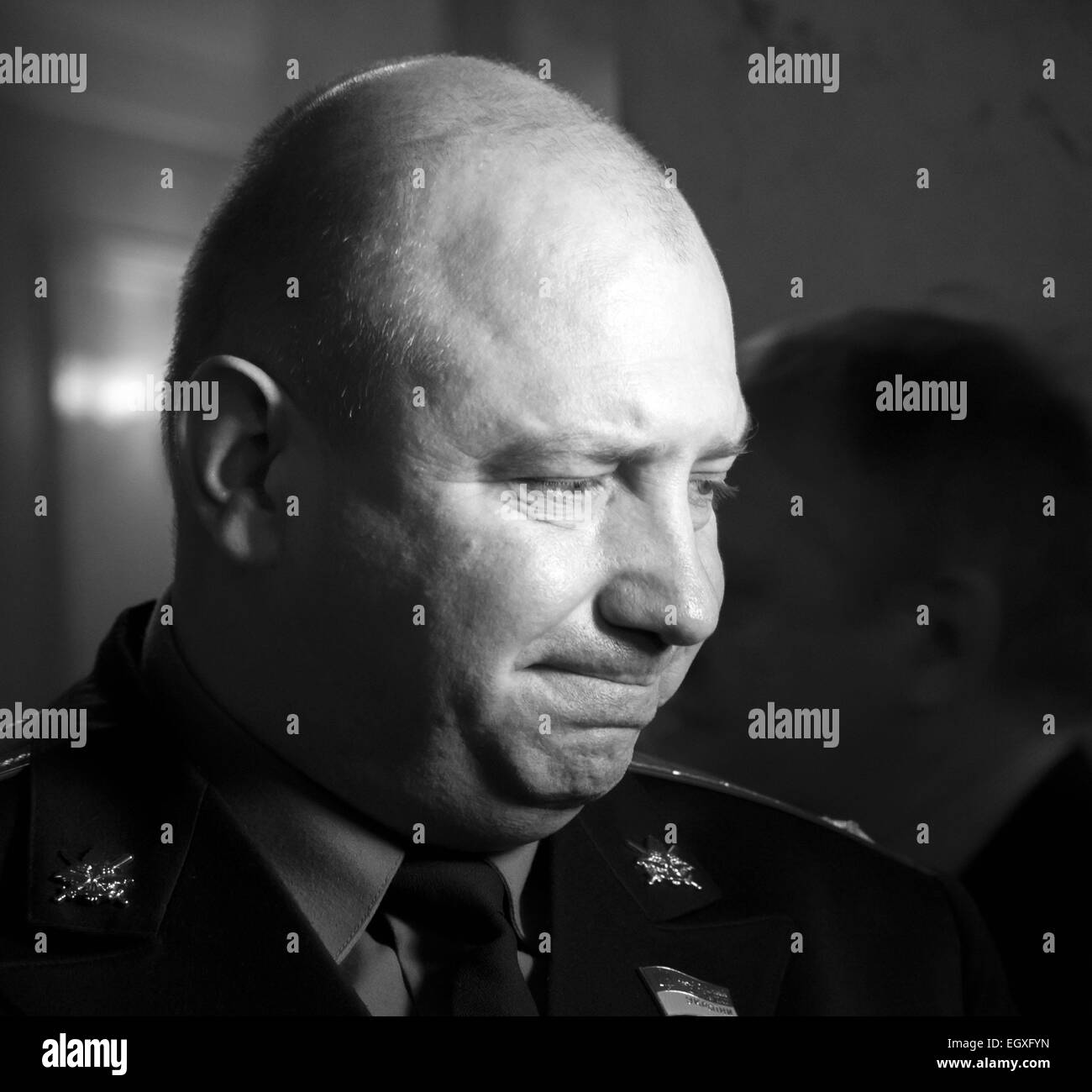 3 marzo 2015 - ex comandante del battaglione ''Aydar'' Sergei Melnychuk -- Nella sala della Verkhovna Rada dopo la pausa ha iniziato una nuova lotta tra il leader della fazione Partito Radicale Oleg Lyashko e un ex membro, un ex comandante del battaglione ''Aydar'' Sergei Melnychuk, che oggi è diventato un deputy group ''volontà del popolo.'' altoparlante Groisman Volodymyr ha deciso di continuare la riunione in una tale situazione è stata inadeguata e ha annunciato il completamento del lavoro, ma che non si è fermata la lotta. ''Radicali'' Andrew Lozovoi durante una rissa ha rotto la sua testa sanguinamento. (Credito Immagine: © Igor Foto Stock