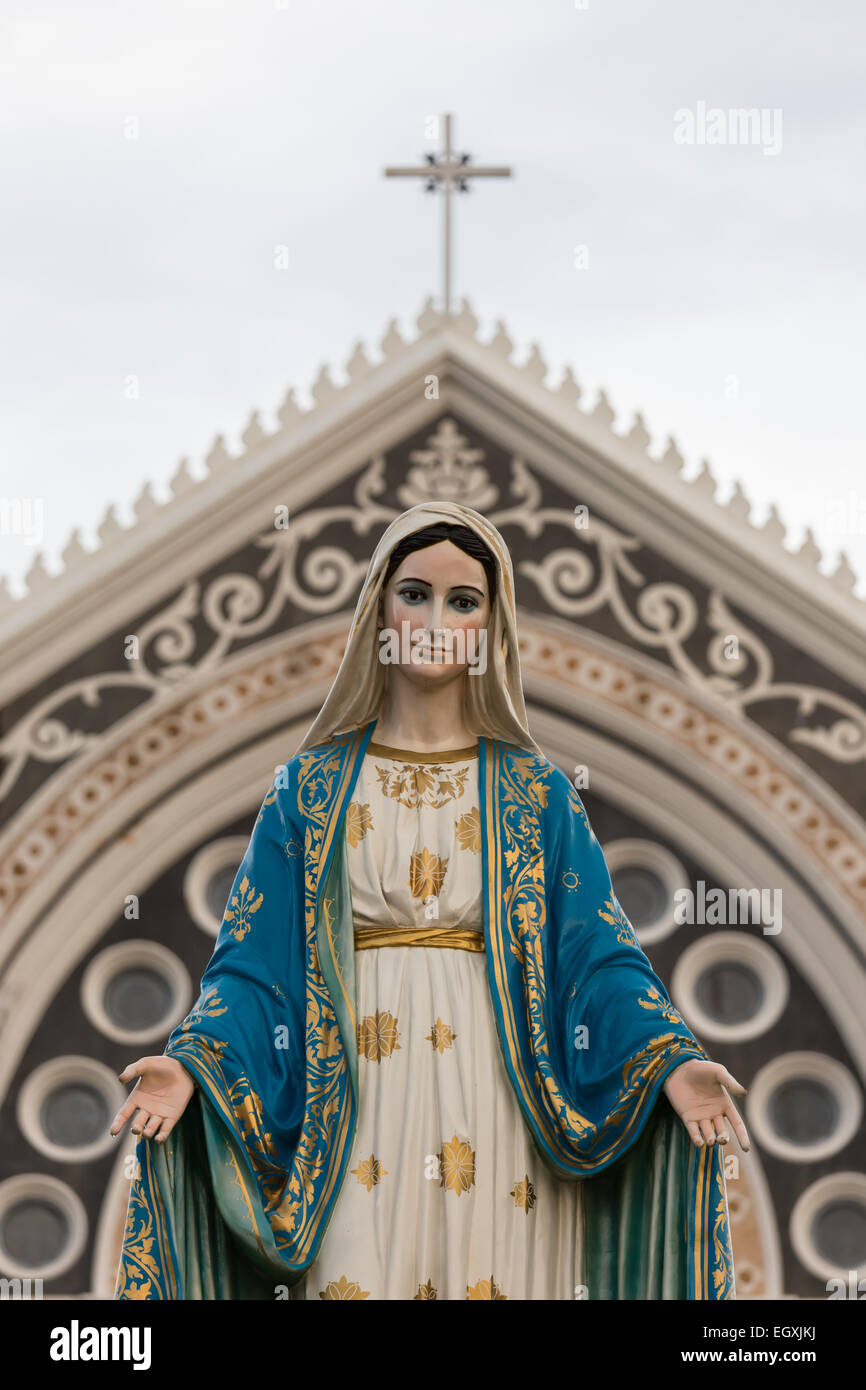 Santa Maria o della Beata Vergine Maria, la madre di Gesù, nella parte anteriore della diocesi Cattolica Romana o cattedrale della Immaculat Foto Stock
