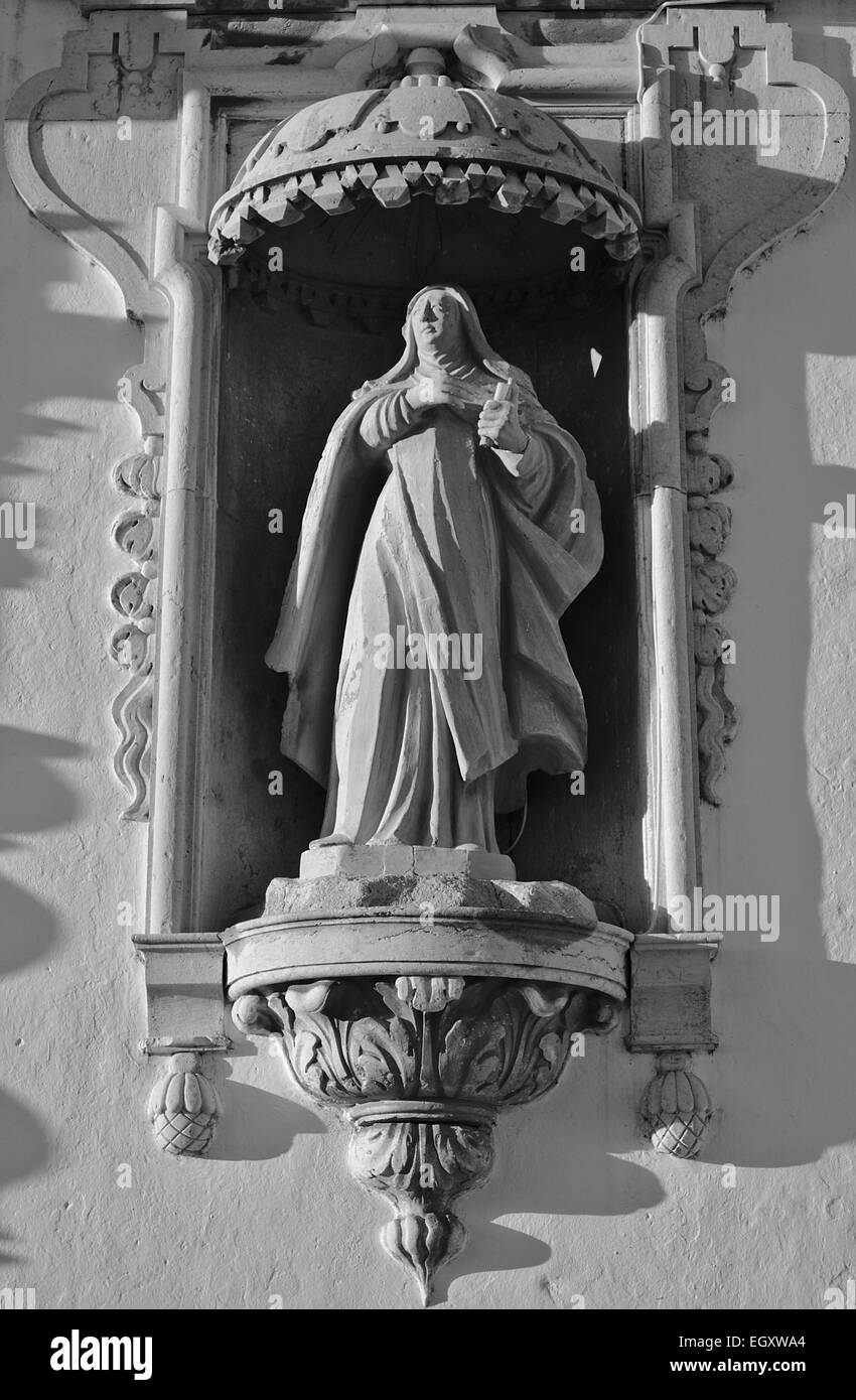 Santa Rosalia statua in una nicchia barocca Foto Stock