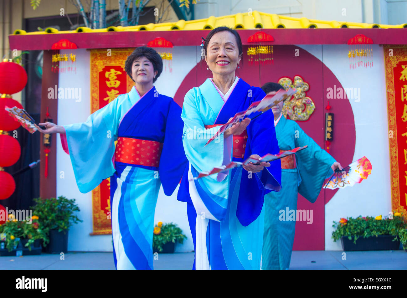 Giapponese ballerini folk eseguire presso il Capodanno cinese che si terrà a Las Vegas Foto Stock