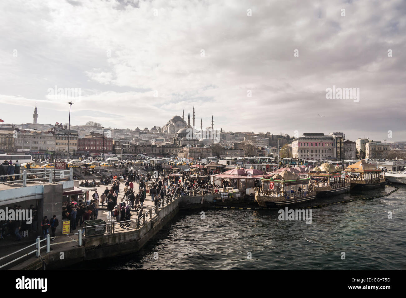 Turchia, Istanbul, Eminoenue, vista di Rustem Pasha moschea Foto Stock