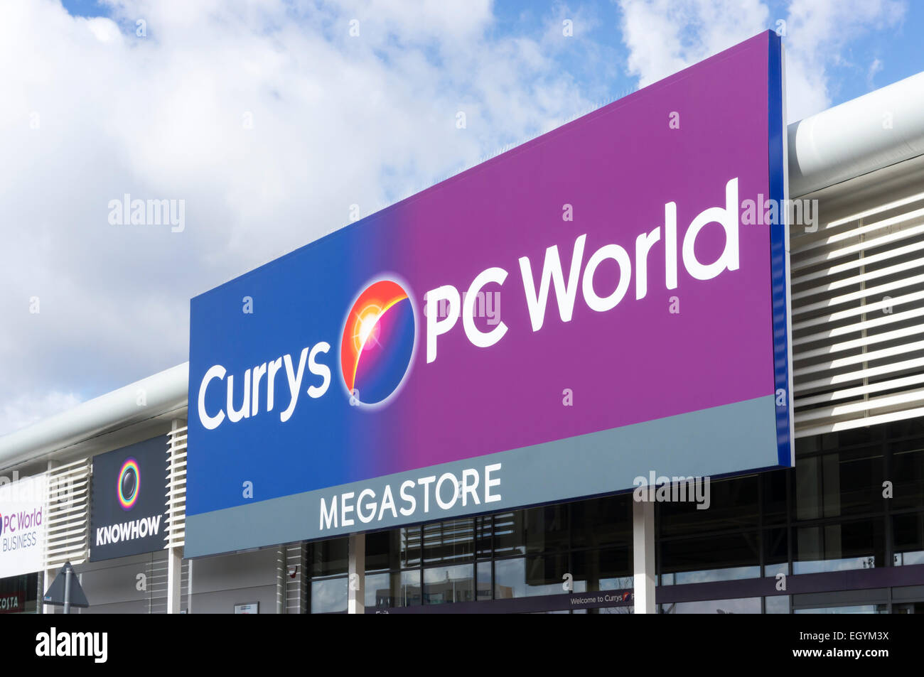 Un Currys PC World Megastore sulla campana verde Retail Park nel Sud di Londra. Foto Stock
