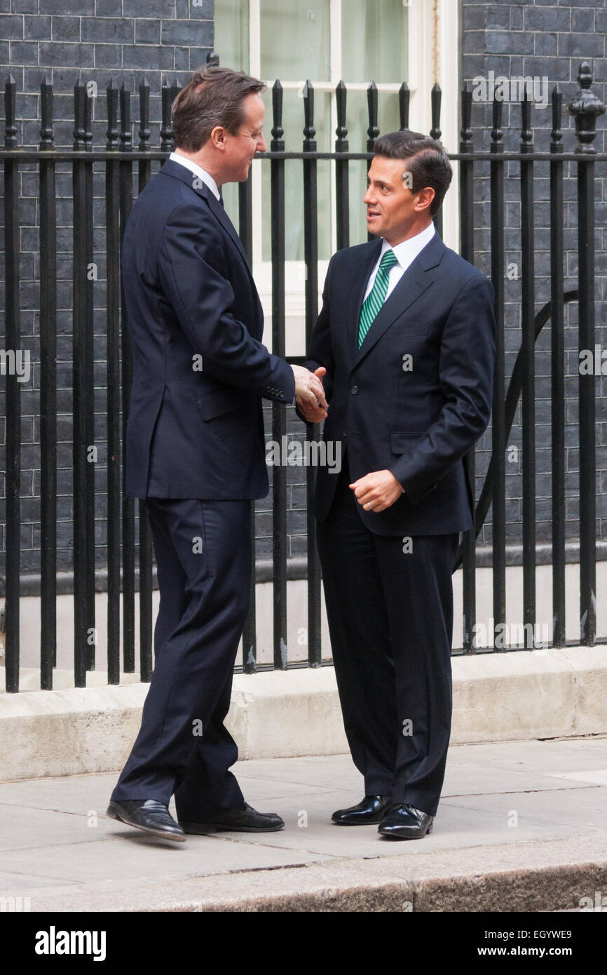 Londra, Regno Unito. 4 Marzo, 2015. Presidente Enrique Peña Nieto arriva al 10 di Downing Street per un incontro con il Primo Ministro David Cameron. Nieto è su una visita di Stato nel Regno Unito. Credito: Paolo Davey/Alamy Live News Foto Stock