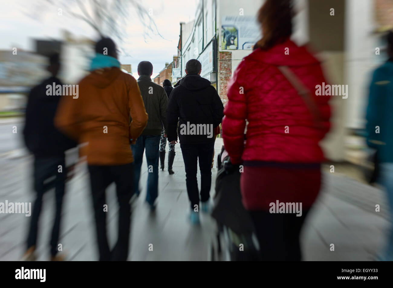 Per raggiungere a piedi i negozi Foto Stock