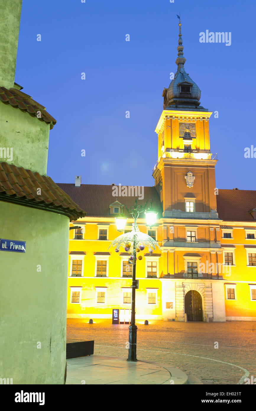 Polonia - Varsavia, Città Vecchia, il Castello Reale di sera Foto Stock