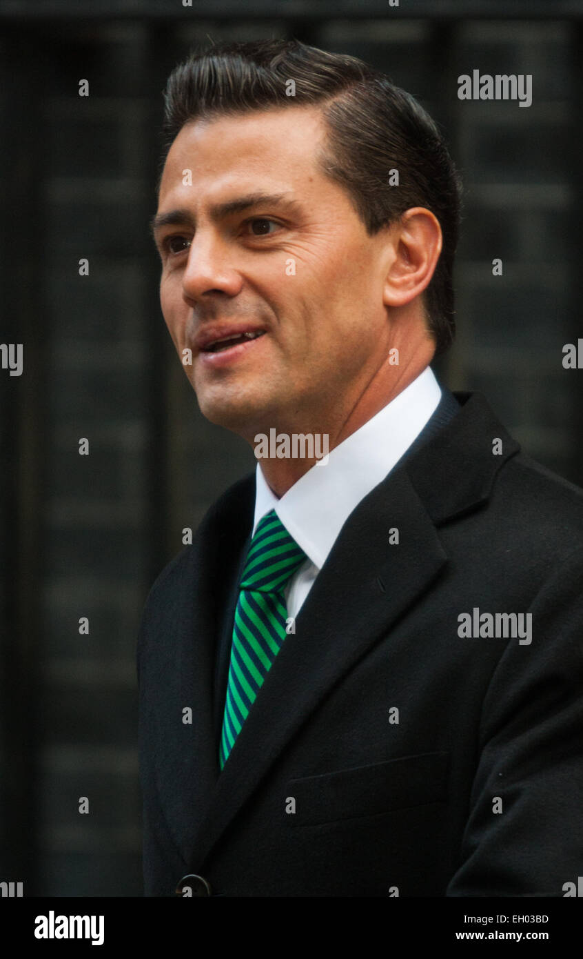 Londra, Regno Unito. 4 Marzo, 2015. Presidente Enrique Peña Nieto lascia 10 Downing Street dopo un incontro con il Primo Ministro David Cameron. Nieto è su una visita di Stato nel Regno Unito. Credito: Paolo Davey/Alamy Live News Foto Stock