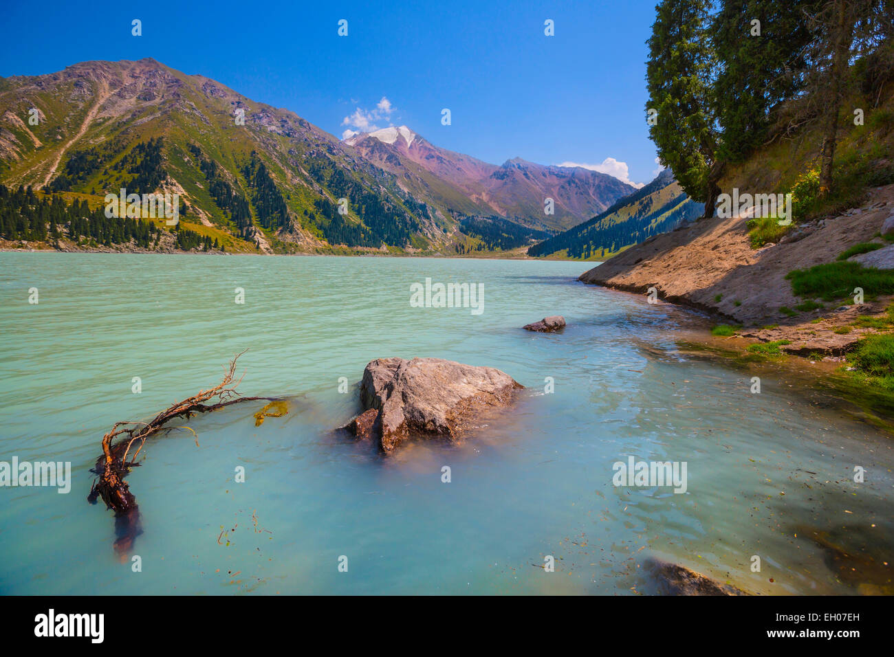 Il lago di paesaggio di montagna in Asia centrale Foto Stock
