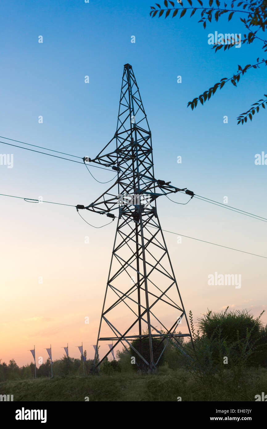 Tensione alta energia della torre Foto Stock