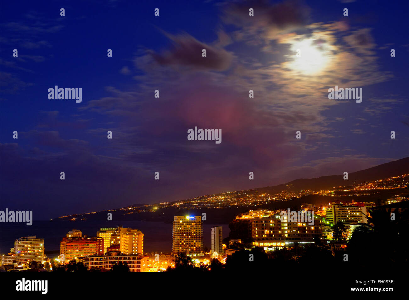 Vista di Tenerife north west coast dal Mirador Dulce Maria Loynaz, Puerto de la Cruz, Tenerife, Isole Canarie, Spagna Foto Stock