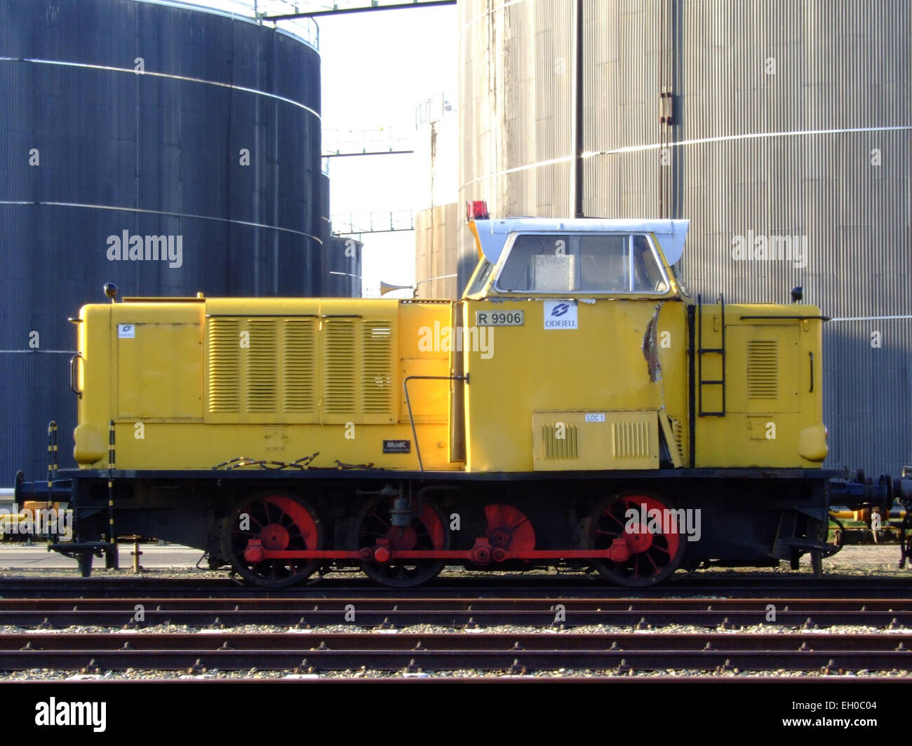 La locomotiva diesel R9905 Loc 1 è operativa presso il terminal Odfjell di Europoort, Rotterdam, parte di uno dei più grandi porti industriali d'Europa, utilizzata per il trasporto di merci su rotaia. Foto Stock