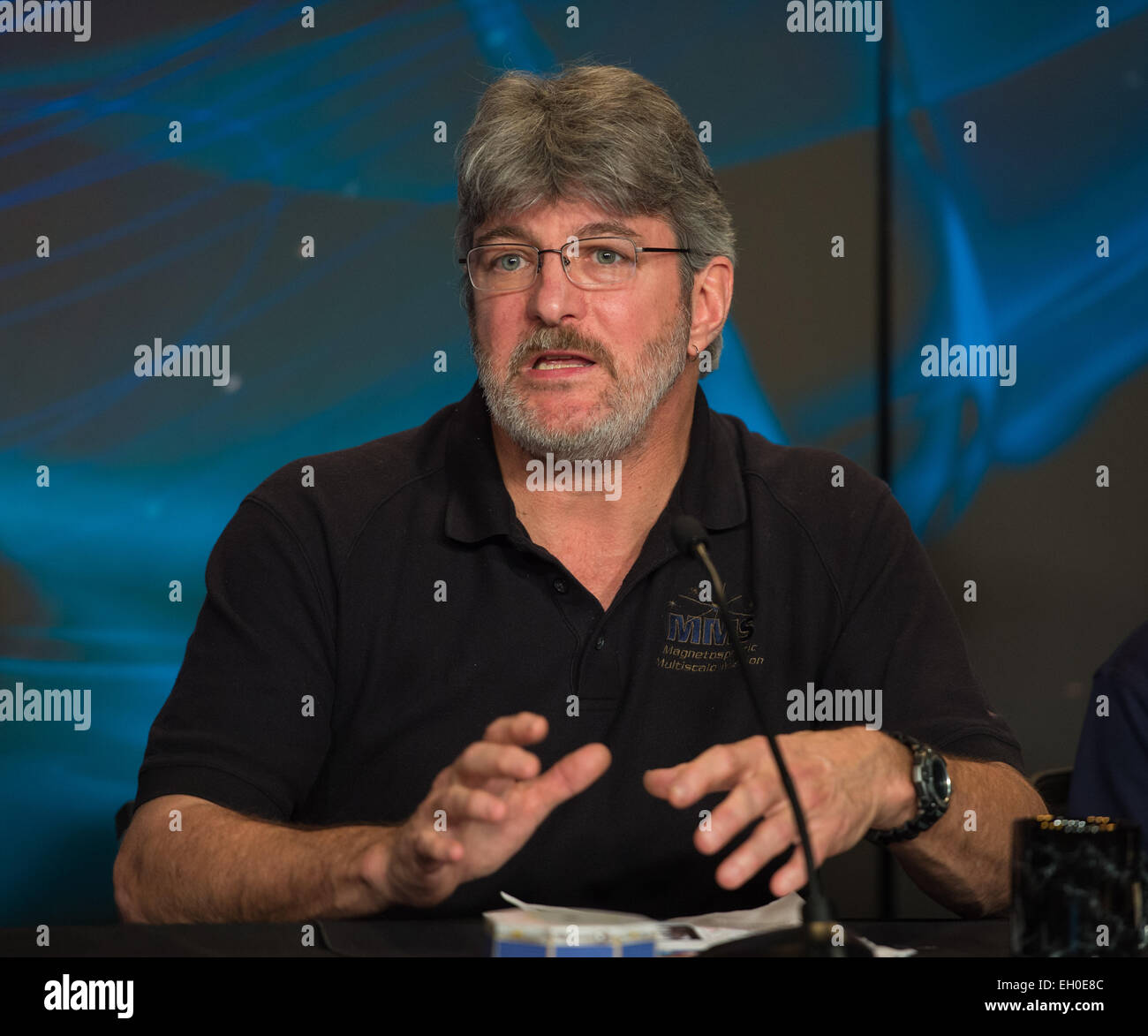 Craig Tooley, MMS project manager, NASA Goddard Space Flight Center, parla durante un briefing circa il lancio imminente del multiscala Magnetospheric (MMS) missione, mercoledì 25 febbraio, 2015, al quartier generale della NASA a Washington DC. La missione è prevista per il mese di marzo 12 lancio da Cape Canaveral Air Force Station in Florida e aiuterà gli scienziati a comprendere il processo di riconnessione magnetica nell'atmosfera del sole e le altre stelle, in prossimità dei buchi neri e stelle di neutroni, e al confine tra il nostro sistema solare è heliosphere e spazio interstellare. La missione Foto Stock