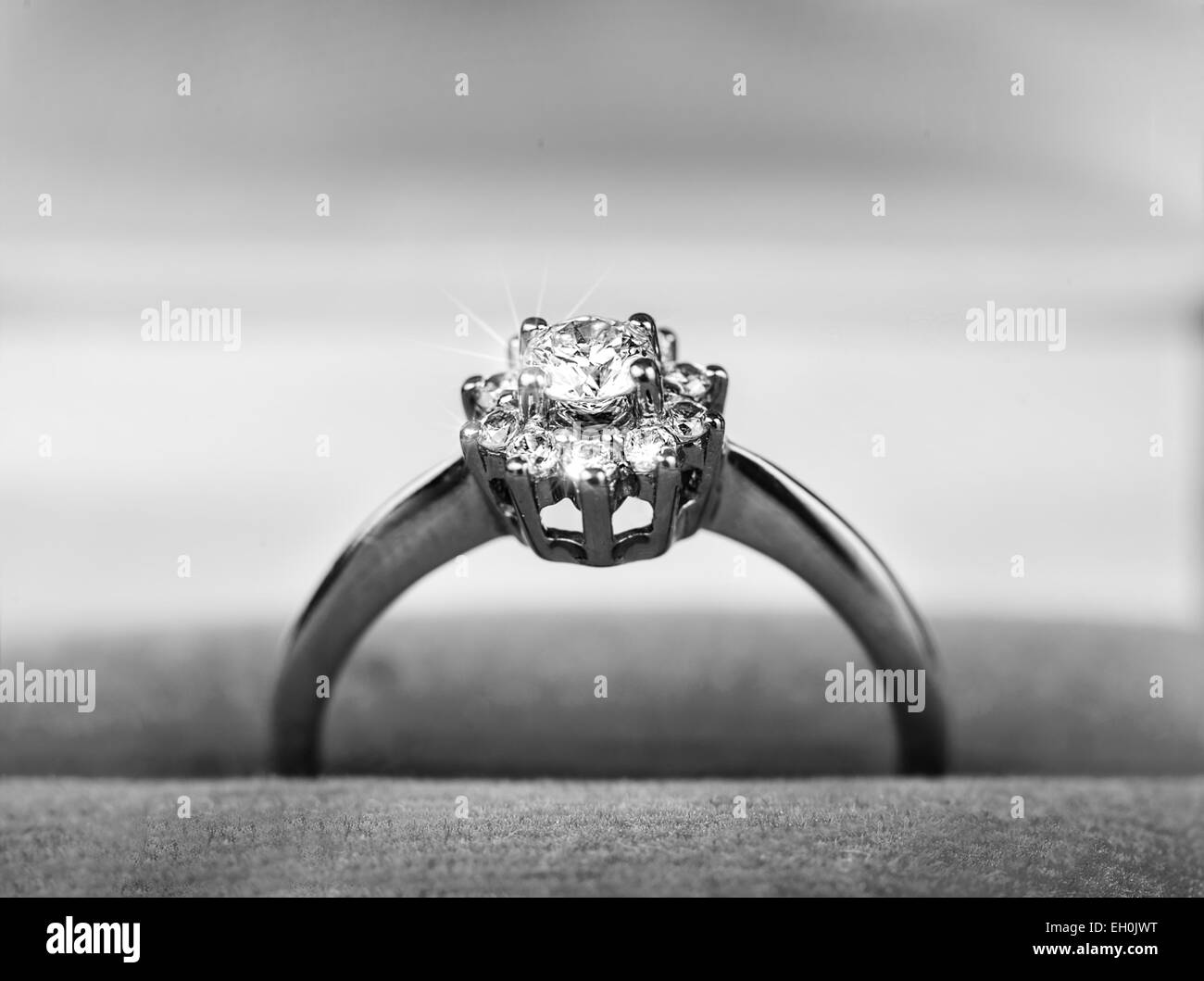 Anello diamante in confezione regalo Foto Stock