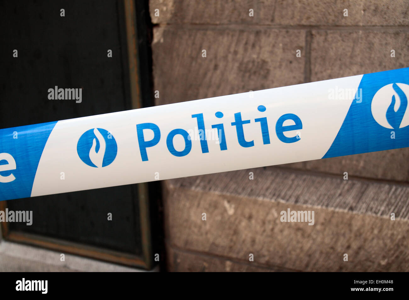 Politie Tape (Nastro di polizia) intorno a una scena del crimine di Bruxelles in Belgio. Foto Stock