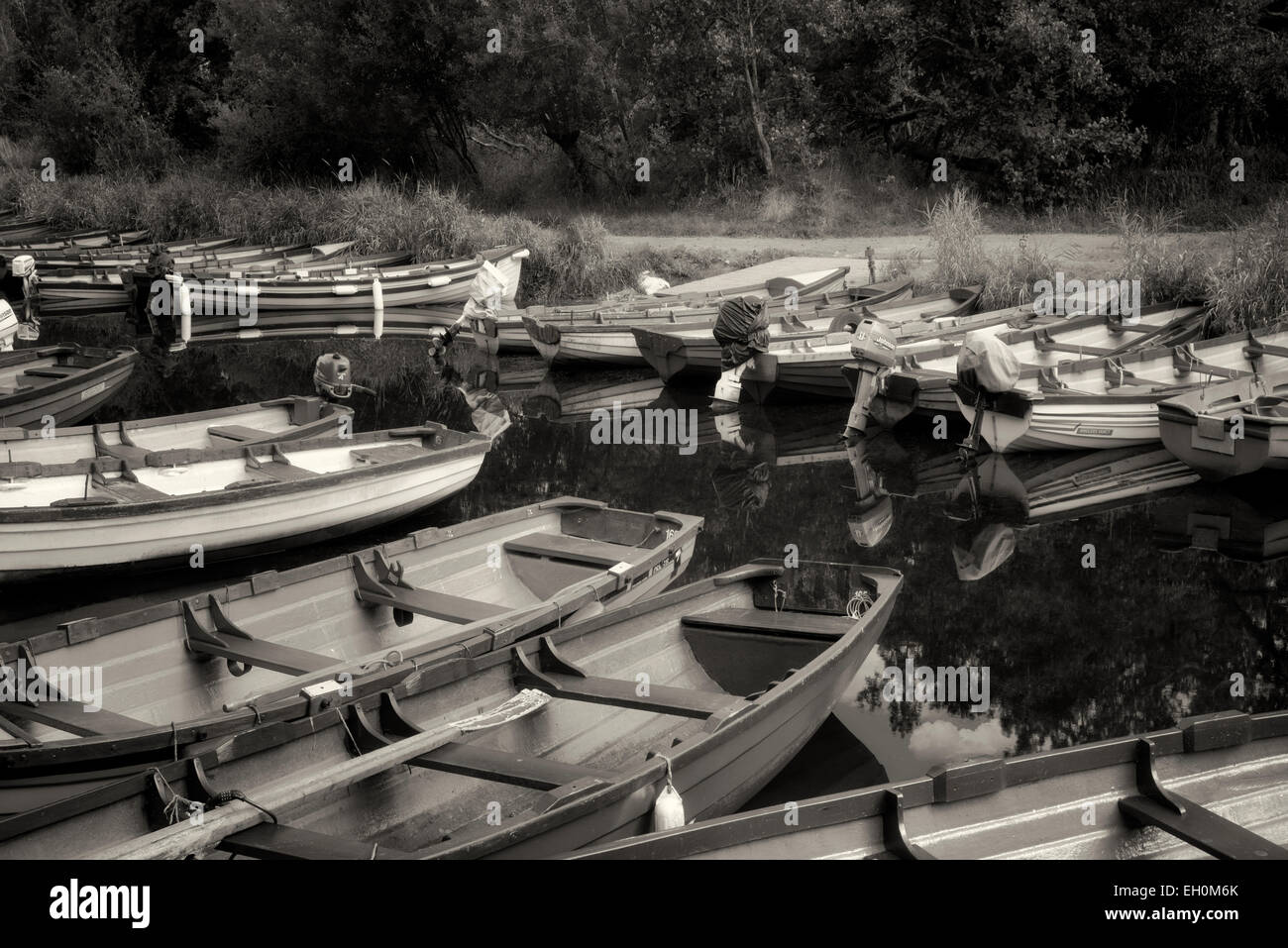 Barche da pesca nel canale di laghi di Killarney. L'Irlanda Foto Stock