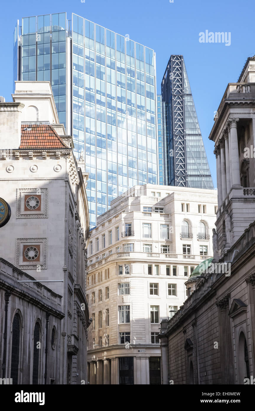 Vecchi e moderni edifici di uffici nella città di Londra Inghilterra Regno Unito Regno Unito Foto Stock
