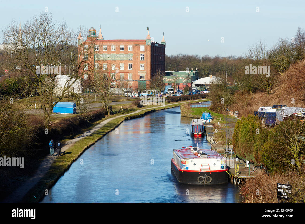 Tim Knowles proprietà Canal Mill, Botany Bay villaggi shopping center a partire dal 1995 in Chorley lancashire lungo il canale Foto Stock