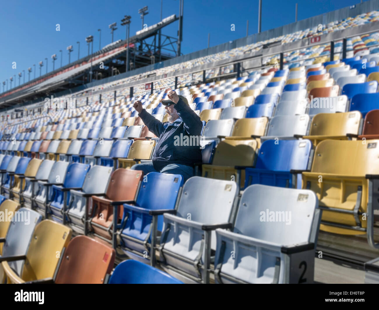Lone spettatore rasserenante al Daytona International Speedway, Florida, Stati Uniti d'America Foto Stock