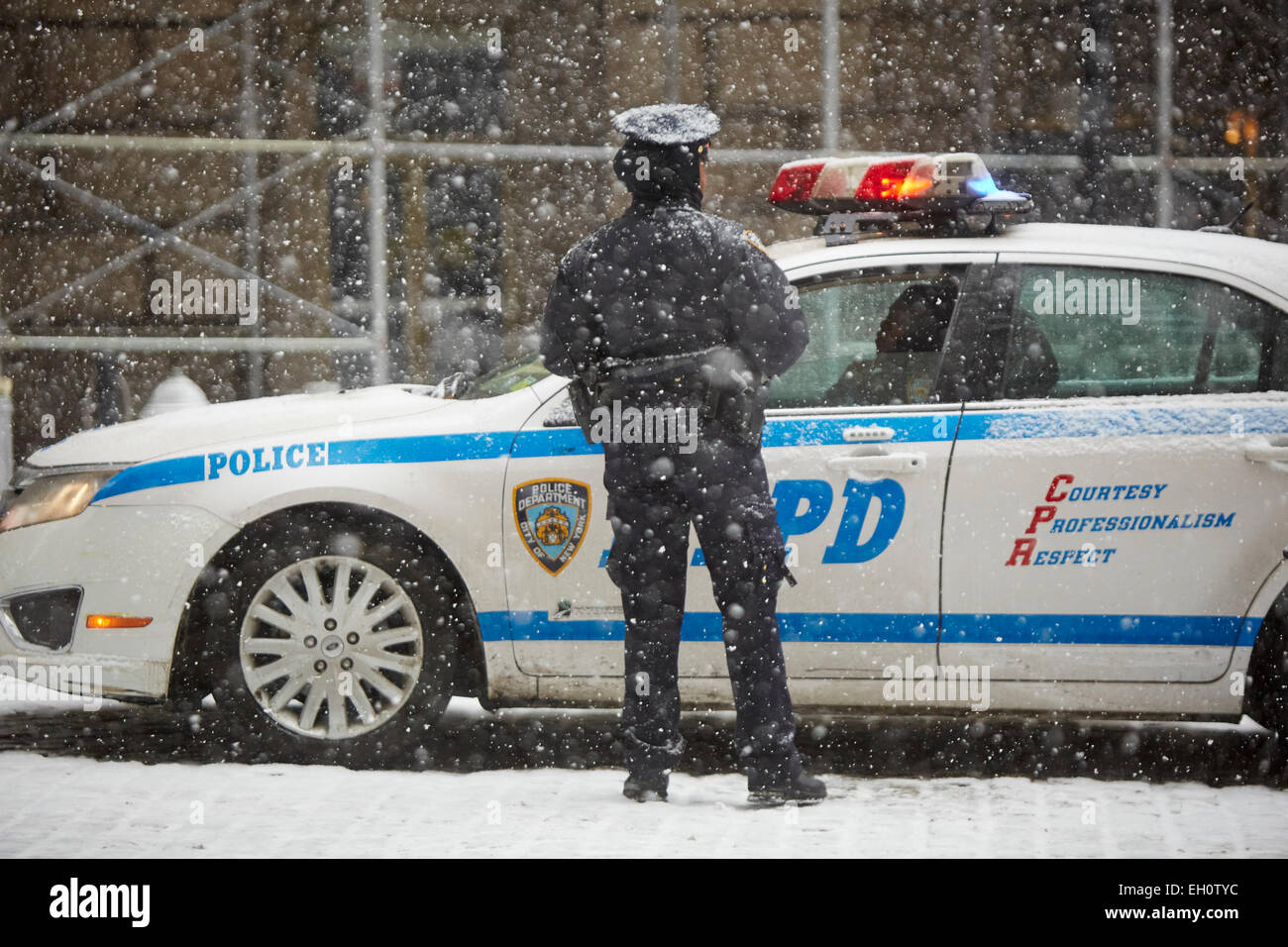 NYPD funzionario di polizia di Manhattan a New York Nord America STATI UNITI D'AMERICA Foto Stock