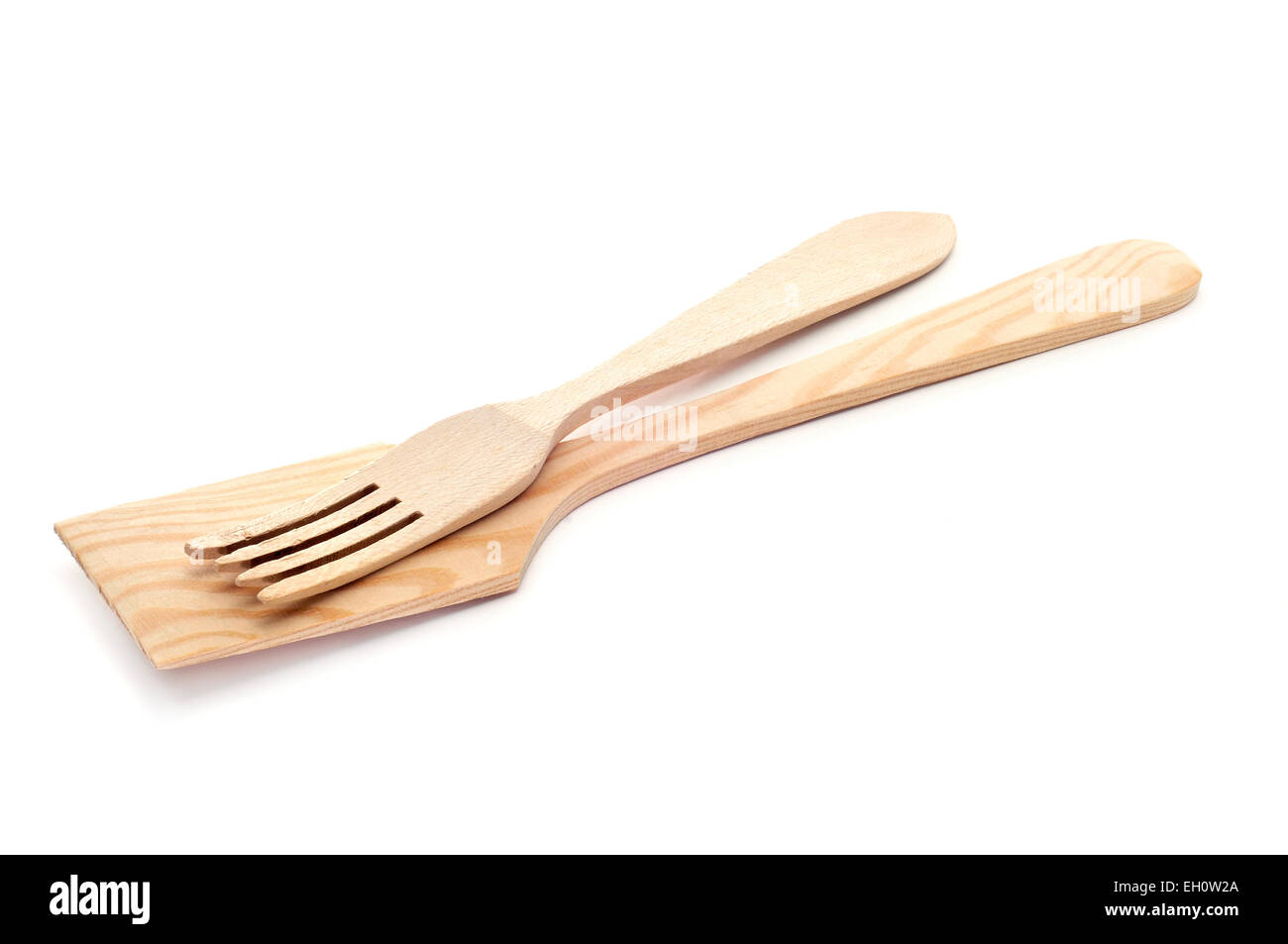 Alcuni di legno utensili da cucina su sfondo bianco Foto Stock