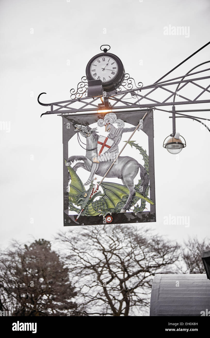Cheadle Village George and Dragon pub sign in Stockport Foto Stock