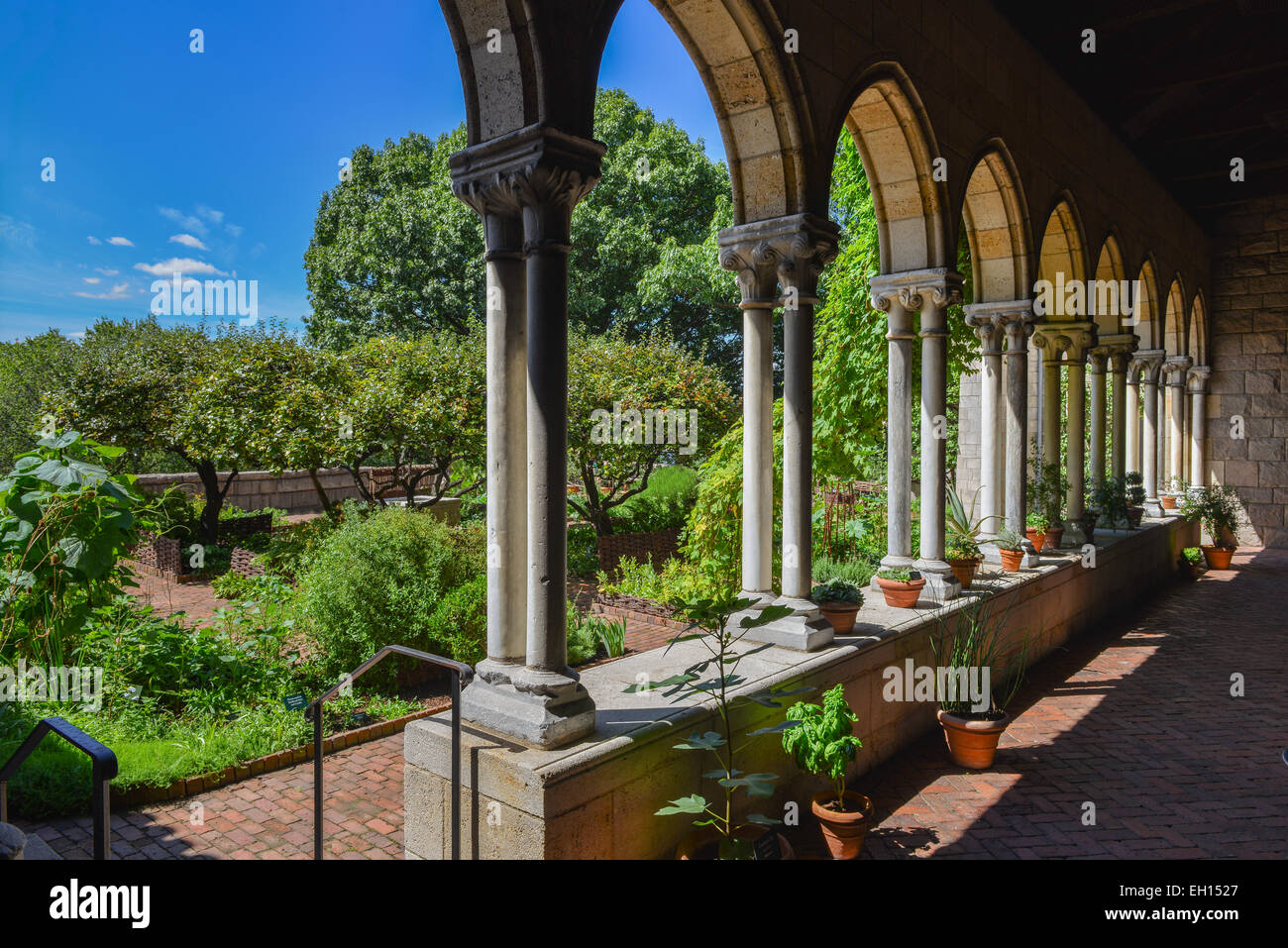 Giardino dei Chiostri Museum di New York Foto Stock