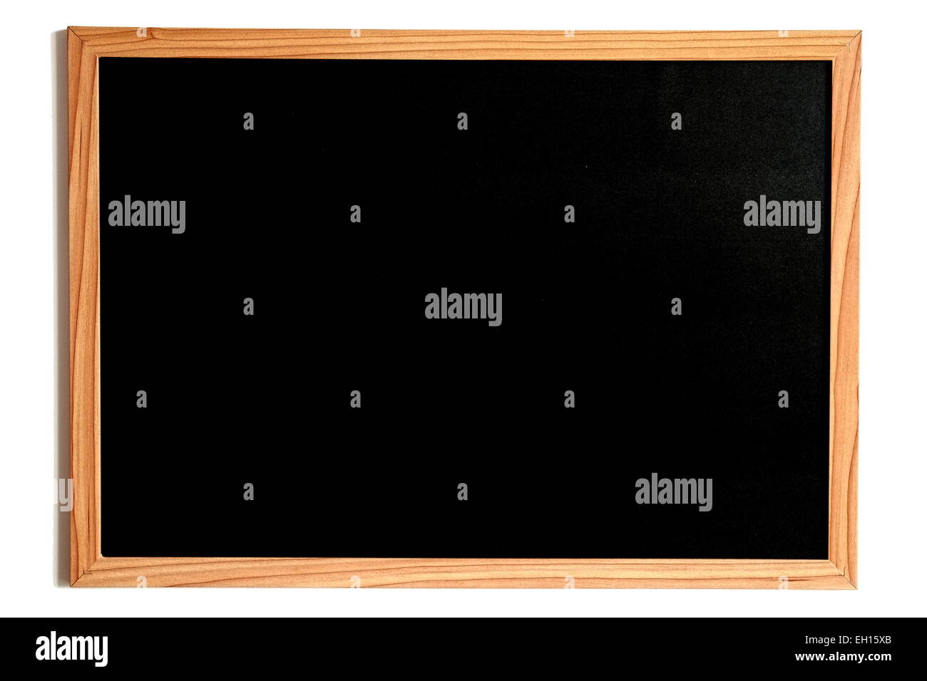 Lavagna a fogli mobili o lavagna, ardesia vuota di colore scuro a bordo con  telaio in legno isolato su bianco Foto stock - Alamy