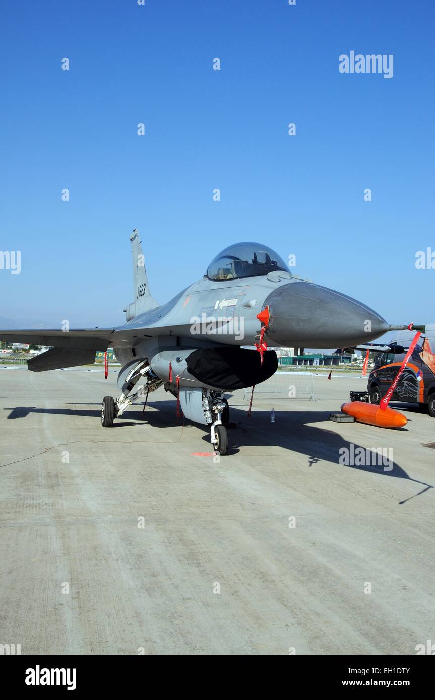 General Dynamics F-16 Fighting Falcon olandese della Air Force a seconda esibizione aerea all'aeroporto di Malaga, Malaga, Andalusia, Spagna. Foto Stock