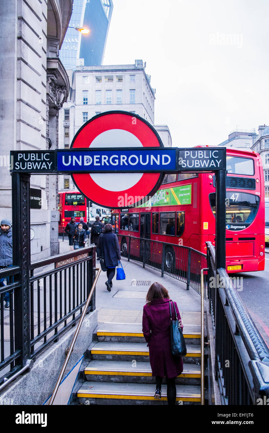 Monumento Stazione della metropolitana entrata & uscita City of London Foto Stock