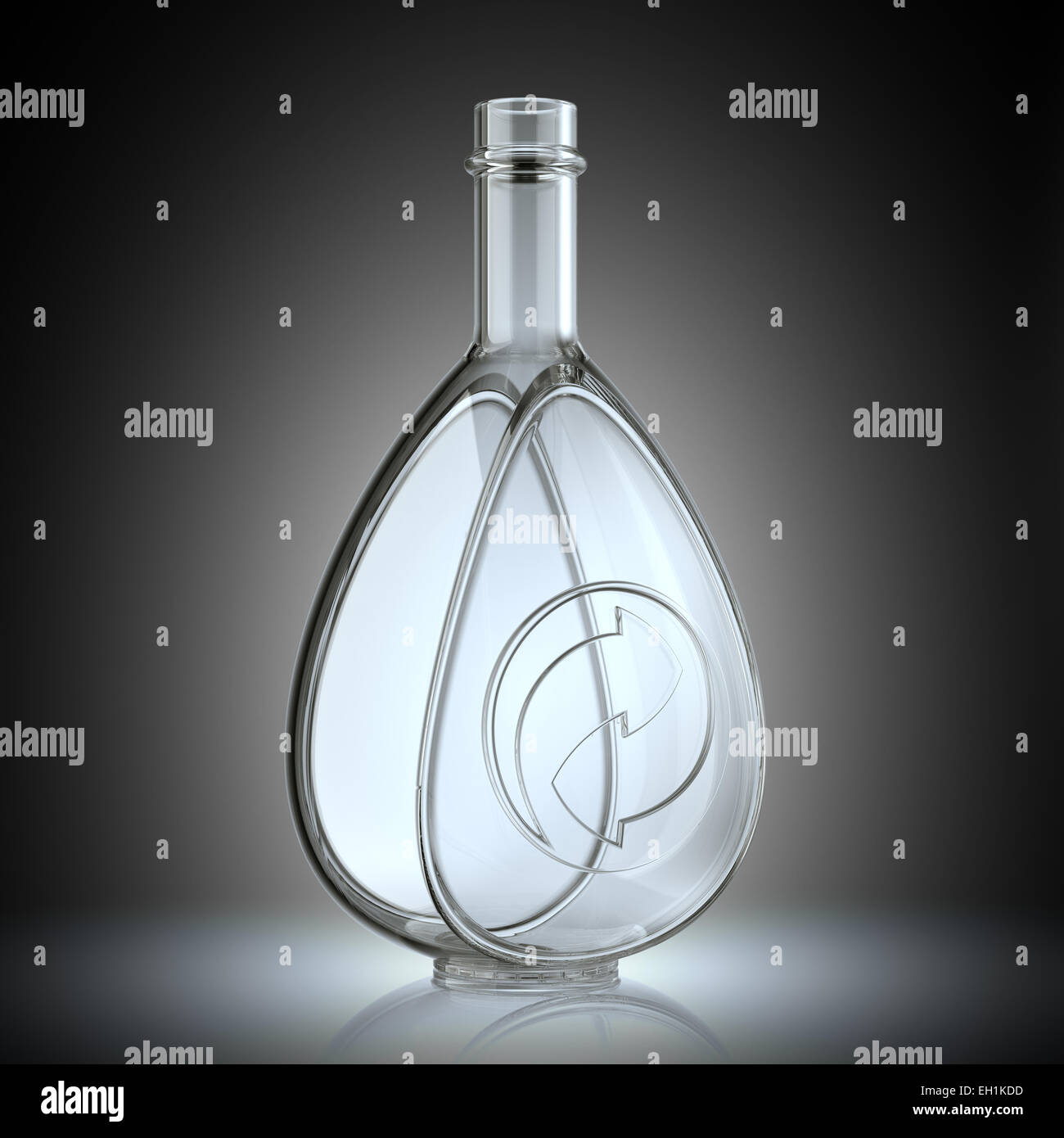 Bottiglia per bevande alcoliche con il simbolo di riciclaggio. Ecologia e ambiente Foto Stock