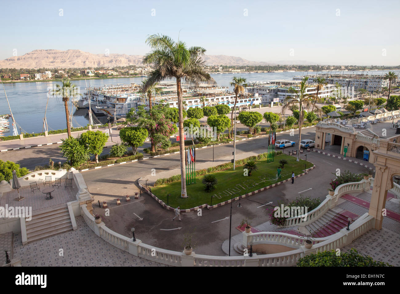 Entrata al vecchio Winter Palace hotel, sul fiume Nilo, Luxor, Egitto. Foto Stock