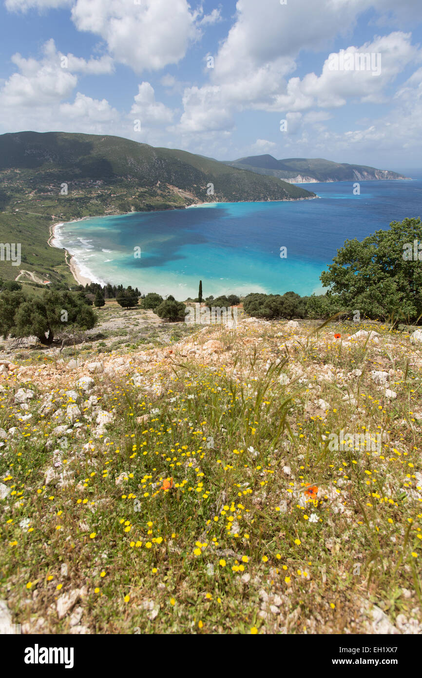 Villaggio di Zola, Cefalonia. Vista pittoresca della penisola di Paliki, con il villaggio di Zola sulla sinistra dell'immagine. Foto Stock