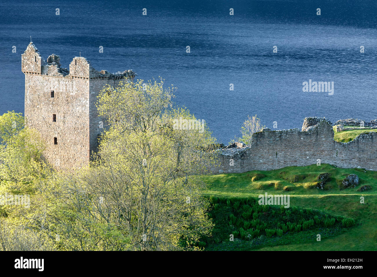Urquhart Castle e Loch Ness, Scotland, Regno Unito Foto Stock