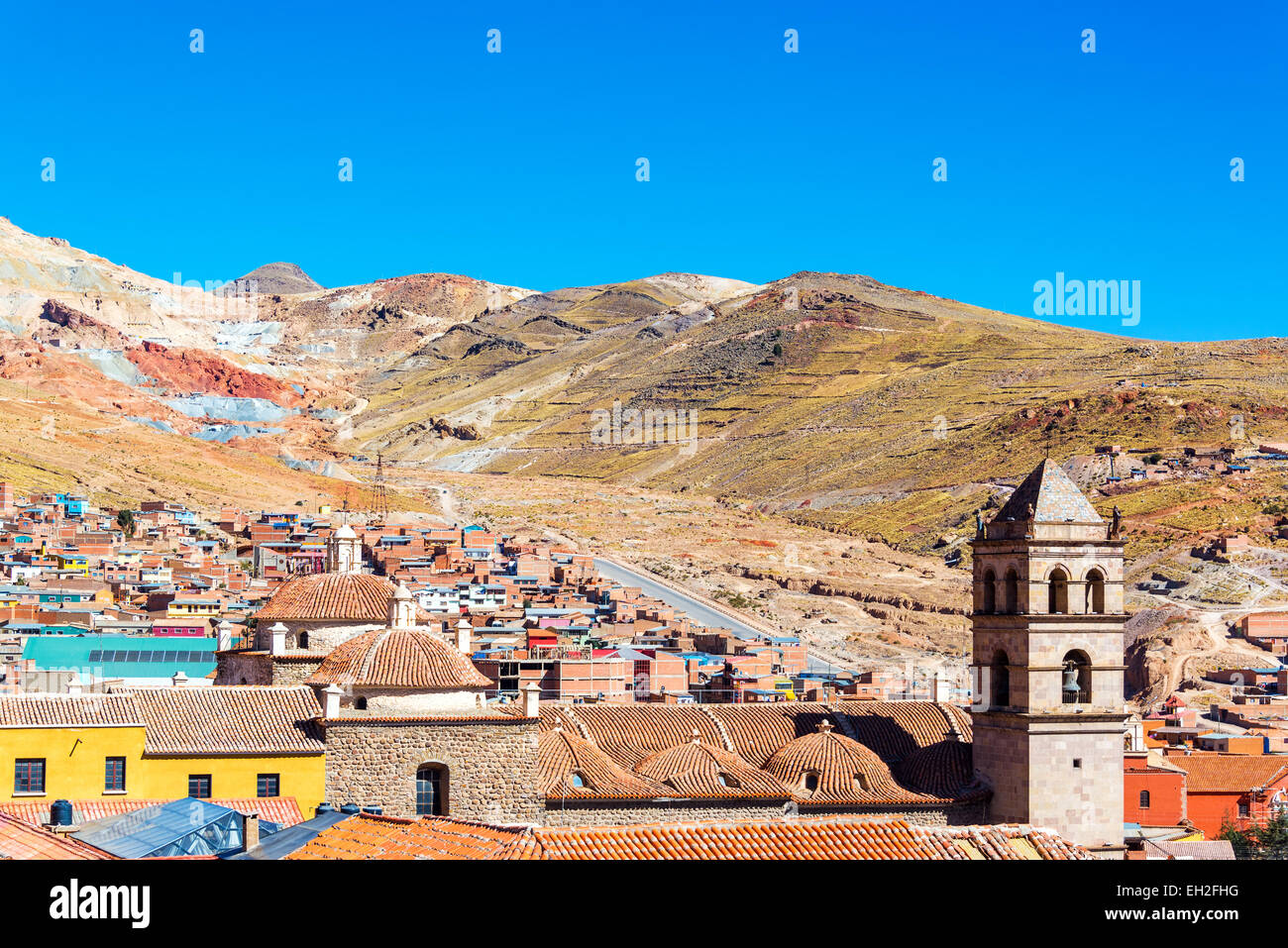 Vista di Potosí, Bolivia con il San Francisco convento in primo piano Foto Stock