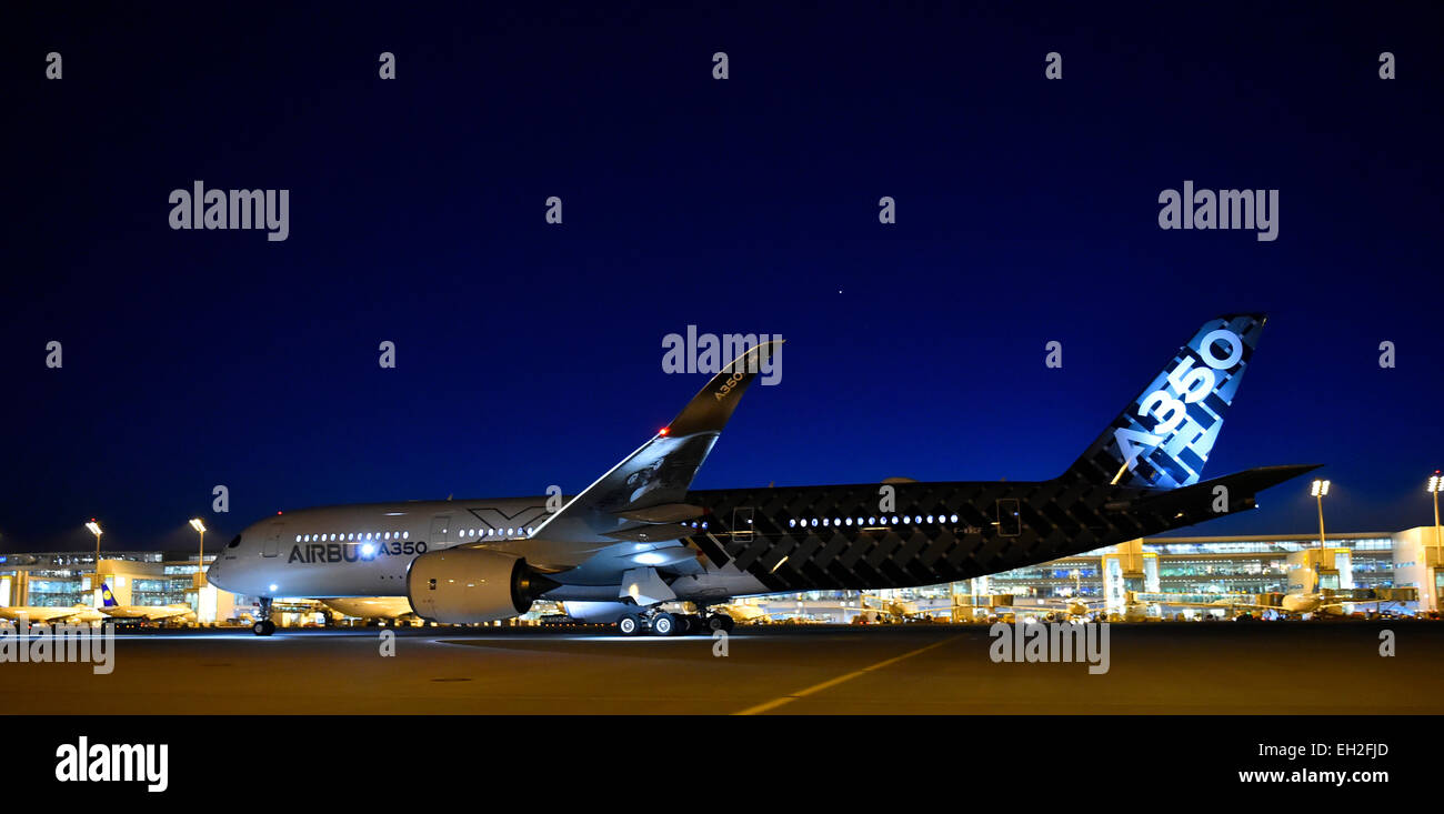 Airbus a 350 900 XVB, aeromobili, aereo, piano, ACL, anti collisione luce, Aeroporto di Monaco di Baviera, panoramica, panorama, Vista notte, Foto Stock