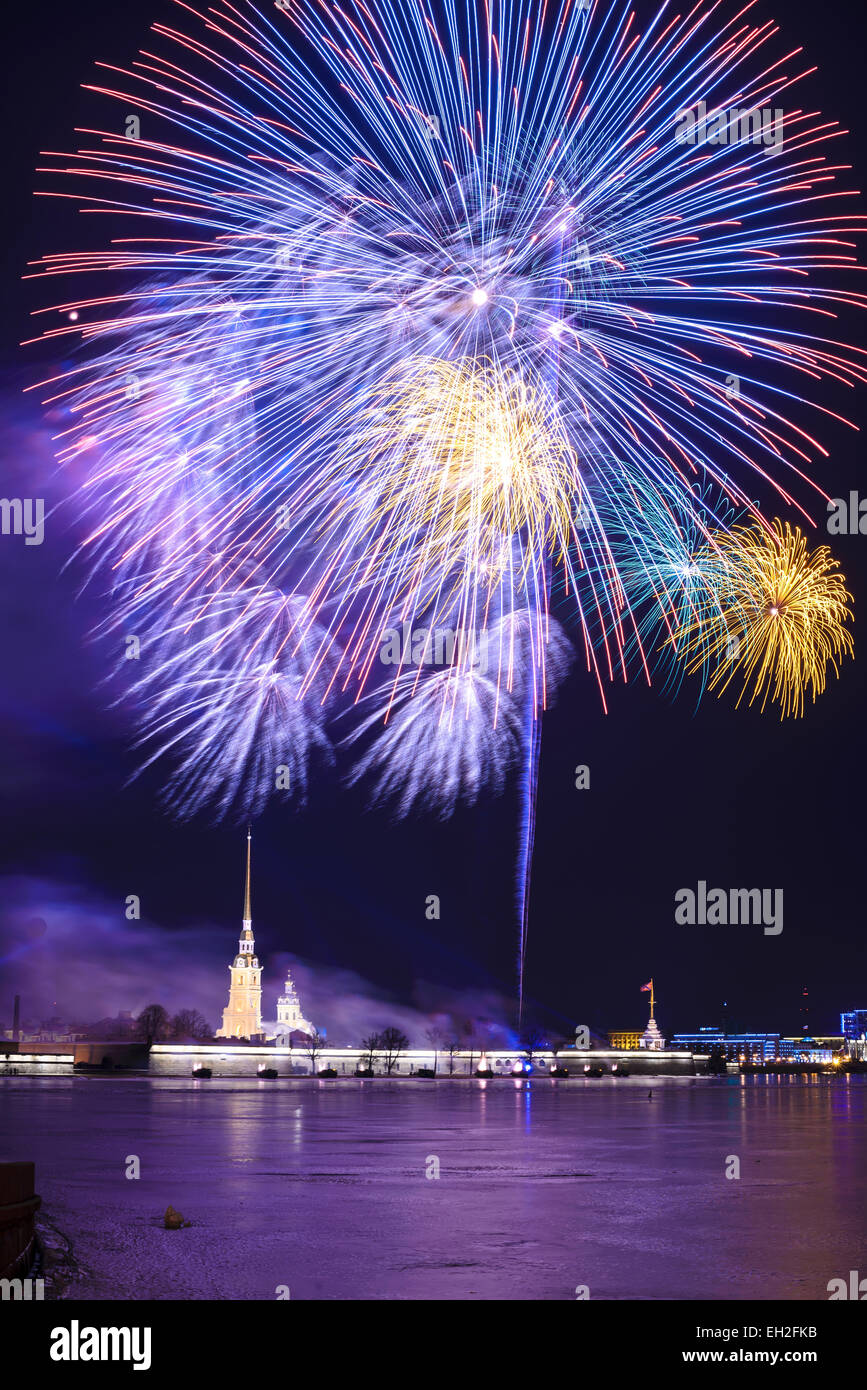 Fuochi d' artificio a San Pietroburgo Foto Stock